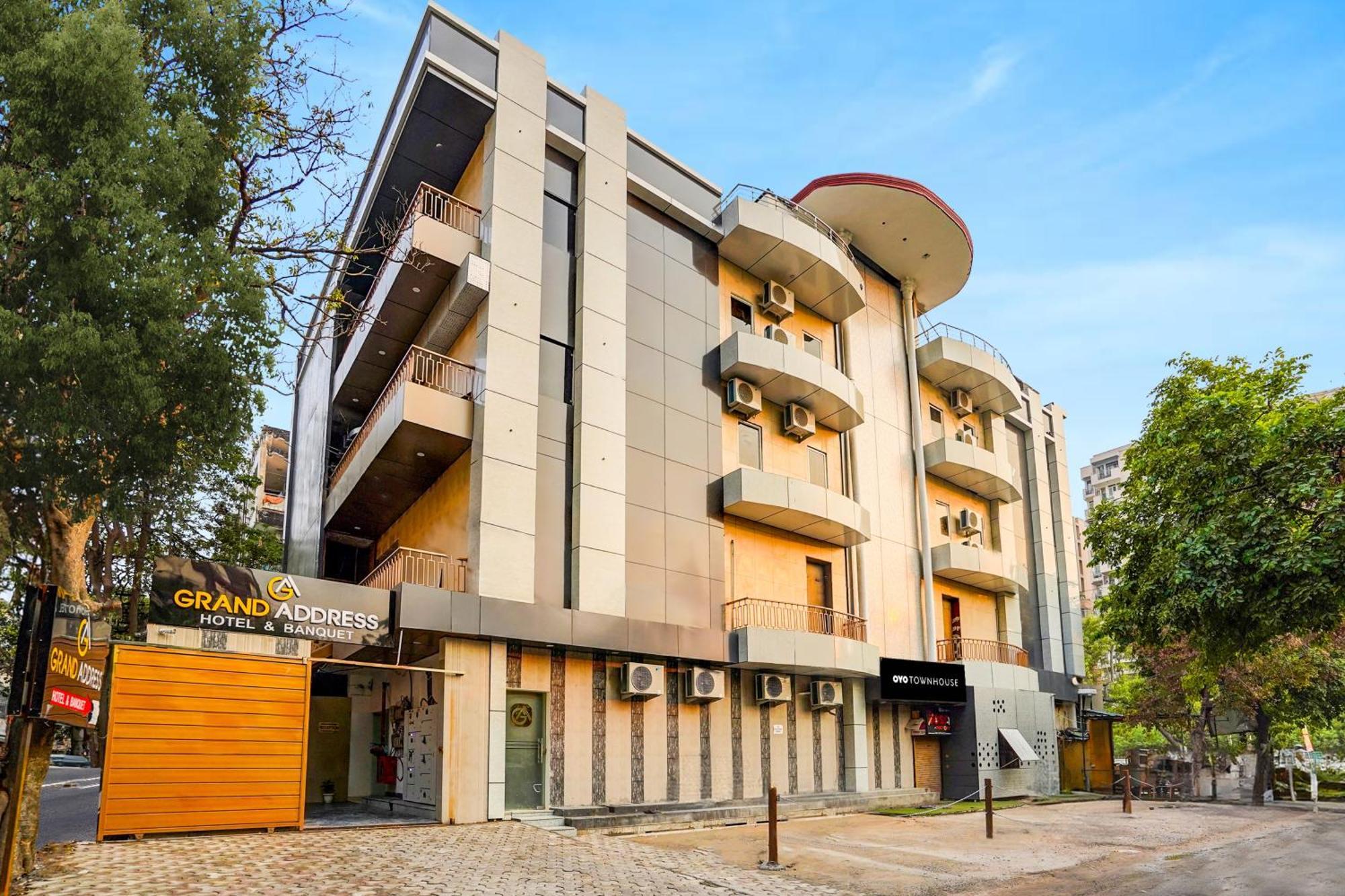 Townhouse Grand Address Hotel And Banquet Ghaziabad Esterno foto
