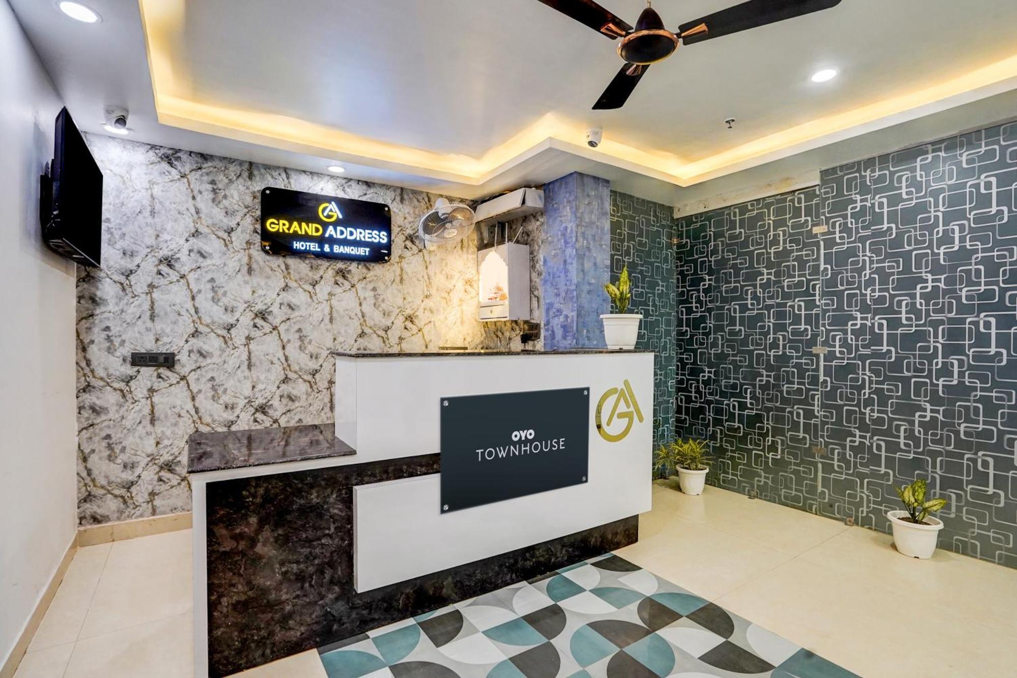 Townhouse Grand Address Hotel And Banquet Ghaziabad Esterno foto
