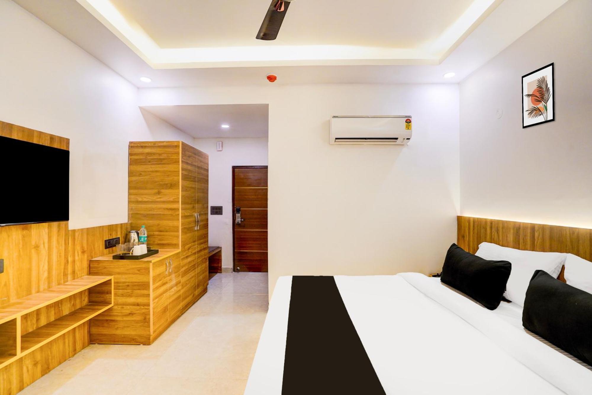 Townhouse Grand Address Hotel And Banquet Ghaziabad Esterno foto